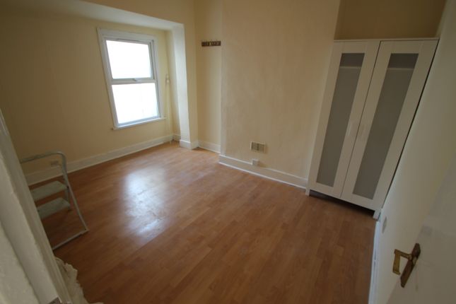 Flat to rent in Grosvenor Road, London