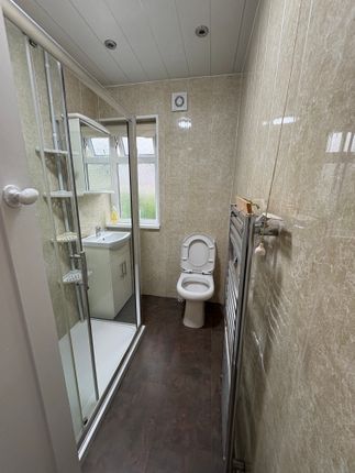 4, Carr Bottom Avenue, Bradford photo 5