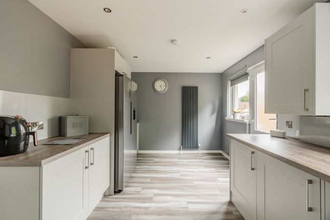 14, Craigroyston Grove, Edinburgh photo 4