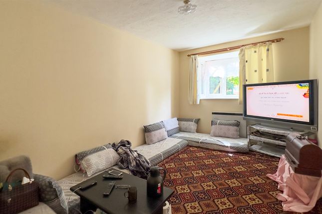 Thumbnail Flat for sale in Willenhall Drive, Hayes