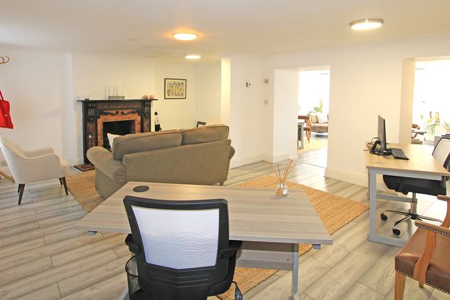 38 High Street, High Street, Alderney  photo 5