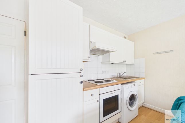 40, Tavistock Court, Carrington, Nottingham photo 4