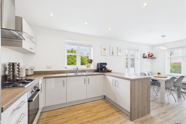 15, Meadow Court, Chesterfield photo 2