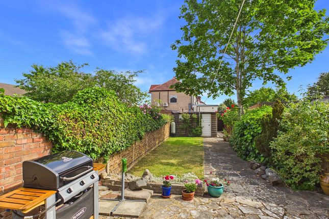 31 Manningtree Road, Ruislip photo 3