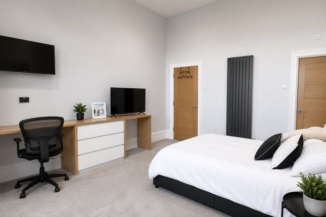10-bed house on Portland Terrace, Sandyford, £7,756/mo