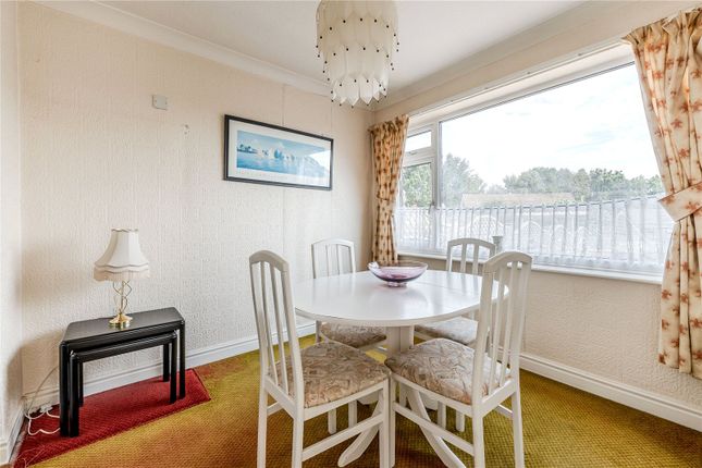 39, Knoll Wood Park, Leeds photo 4