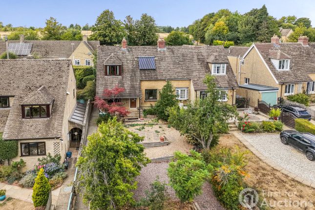 3-bed semi-detached on 10, The Drive, Chipping Norton, £325,000