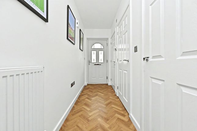 31, Carsington Drive, Stoke-On-Trent photo 4