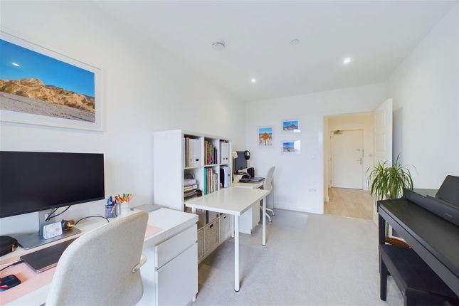 Flat for sale in Albany Apartments, Burlington Road, New Malden
