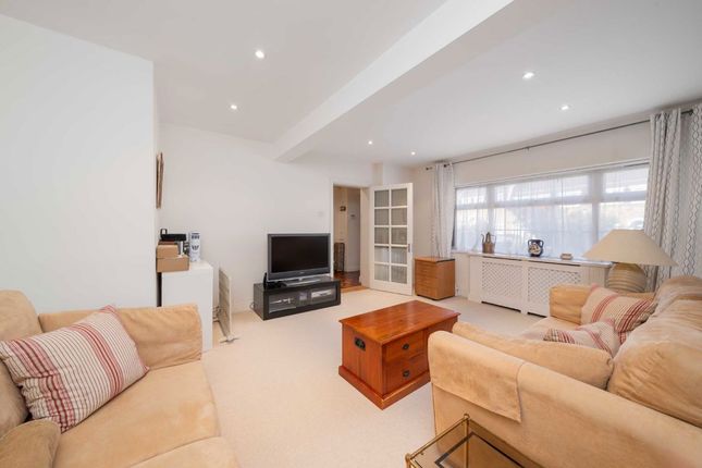 17, Leeward Gardens, London photo 2