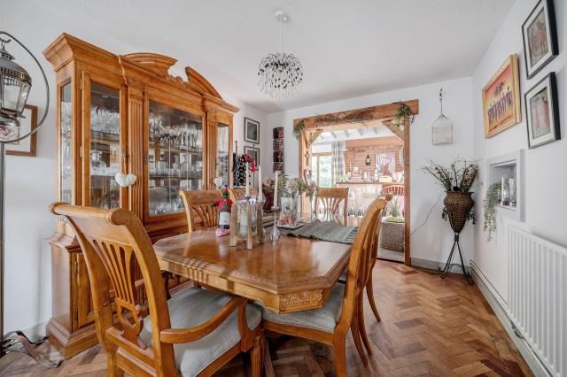 8, Ashdown Close, Bracknell photo 4