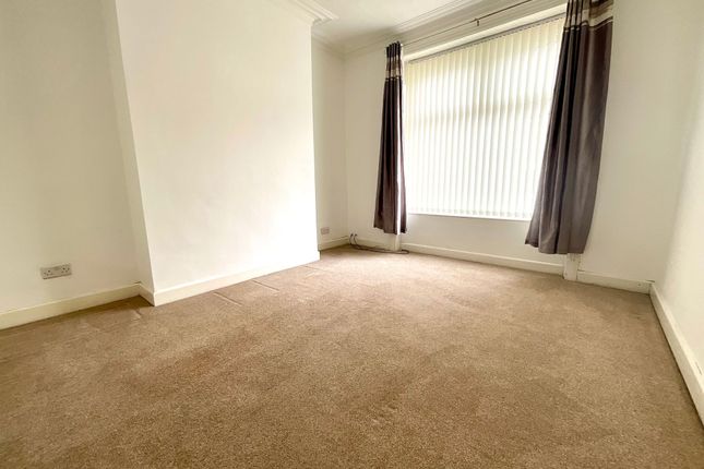 82 Dill Hall Lane, Accrington photo 4