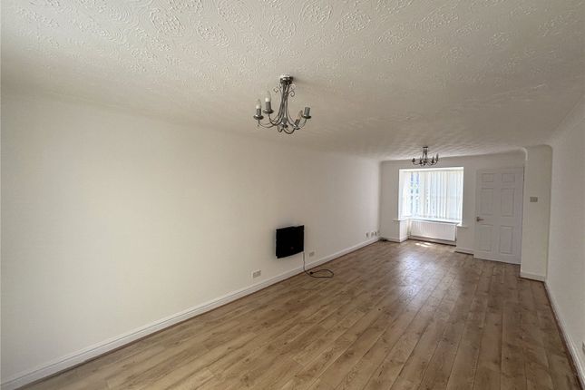 27, Parkside Close, Manchester photo 3