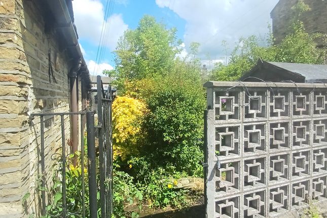 1-bed house on 15, Perseverance Lane, Great Horton, Bradford, £75,000