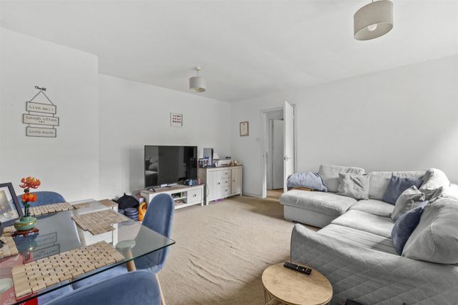 16, Birinus Close, High Wycombe photo 4
