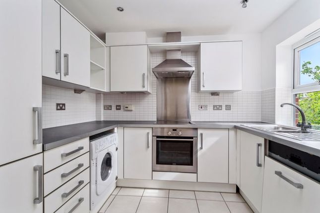 7 Heron Court, Sandpipers Place, Maidenhead photo 4