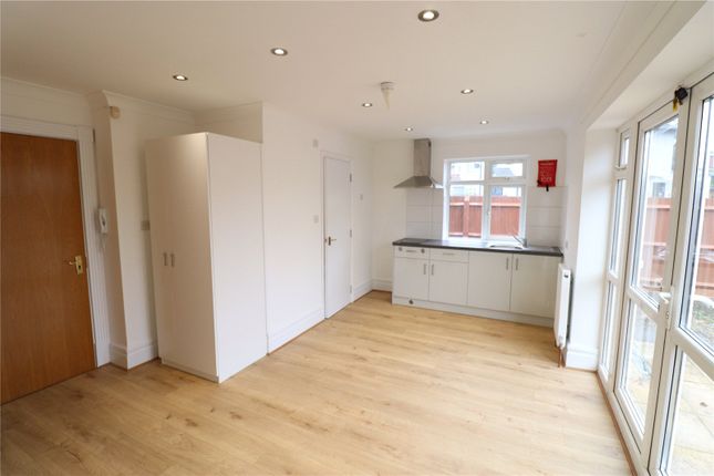 Studio to rent in Raynton, Hayes