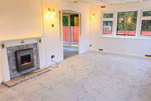 Thumbnail Mobile/park home for sale in East Hill Park, Knatts Valley, Sevenoaks, Kent