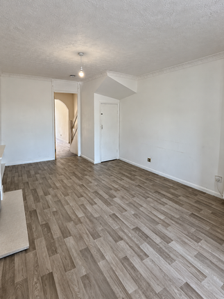 25 Telford Way, Leicester photo 4