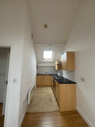 Flat 3, 14-16 , Station Road, Llanelli photo 4