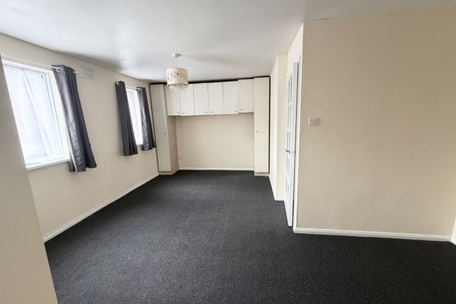 90, Dunnock Close, LONDON photo 2