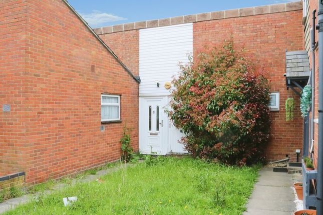 1-bed house on 14, Rochfords Gardens, Slough, £290,000