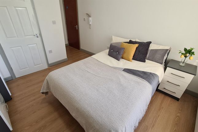 Room 8, 122, Himley Road, Dudley photo 4