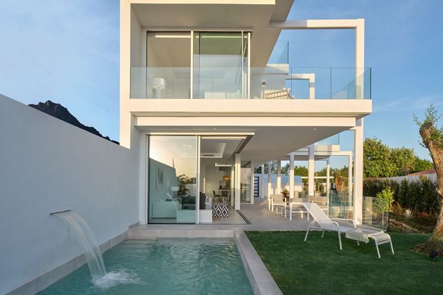 Thumbnail Villa for sale in Paseo Los Jazmines, El Rosario, Marbella, Málaga, Andalusia, Spain