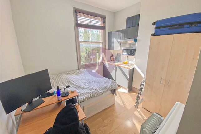 Studio to rent in Iverson Road, West Hampstead, London