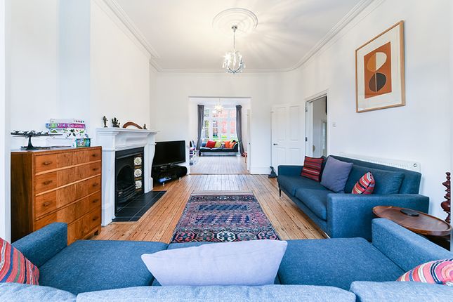 Terraced house to rent in Grand Avenue, Muswell Hill, London
