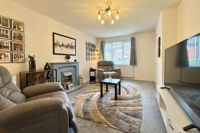 18, Dumers Close, Manchester photo 4
