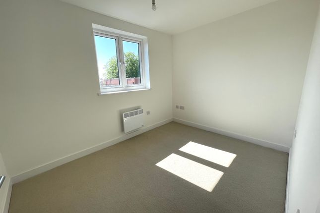 Apt 55, Coventry photo 4