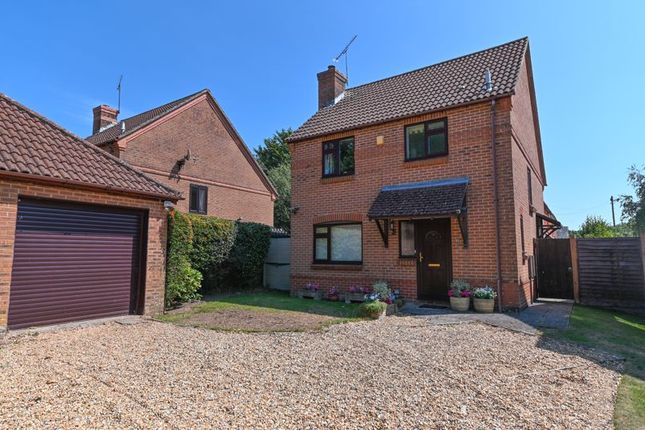 3-bed house on 2, Ashington Close, Cowplain, £399,995