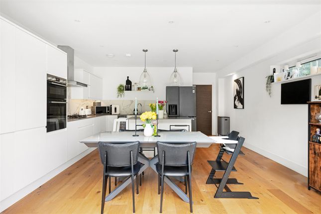 6, Holt Place, Purley photo 3
