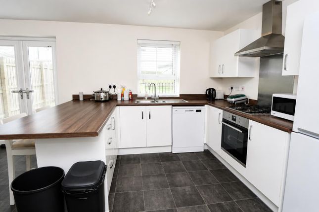 57, Fetlock Drive, Bradford photo 4