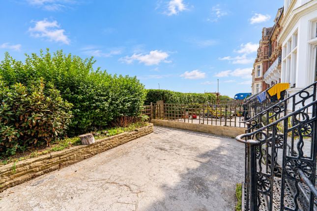Flat 2, 8, Grosvenor Gardens, St. Leonards-On-Sea photo 2