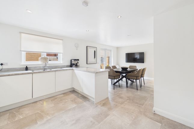 17 Caterpillar Lane, Uddingston photo 4