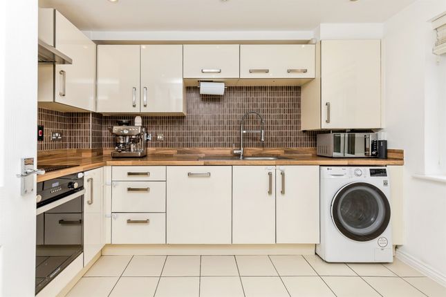 Orchard Close, Burgess Hill photo 2
