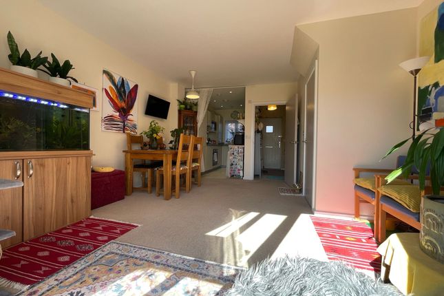 6, Kerswell Close, Slough photo 4