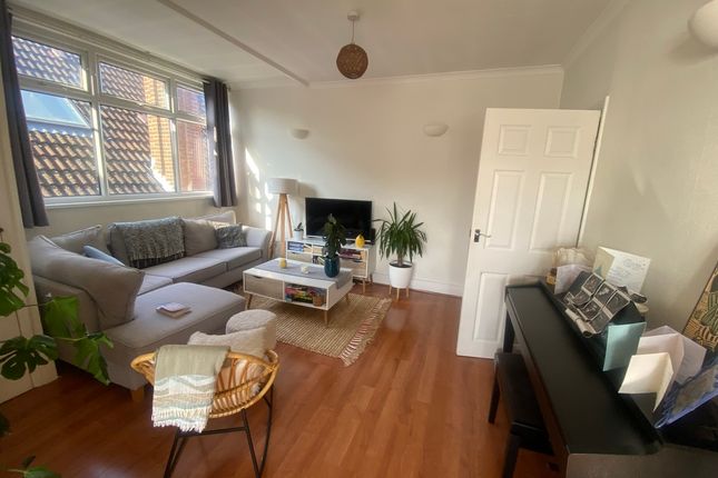 Flat 5, 58, Cranes Park, Surbiton photo 5