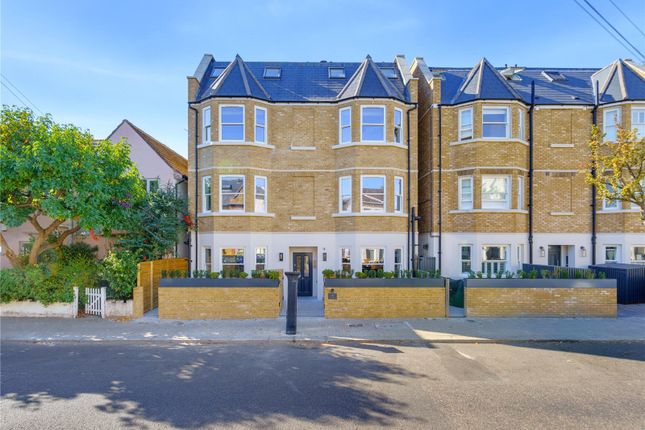 Flat A, 10, Alderbrook Road, London photo 2