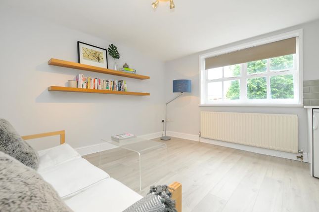 Flat 4, 117, Cazenove Road, London photo 3