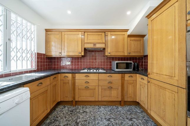 52, Crest Road, London photo 3
