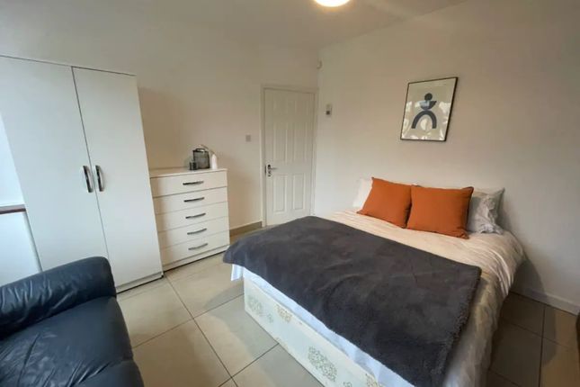 Thumbnail Room to rent in Cleveley Crescent, London