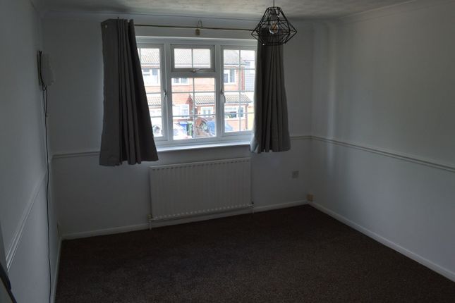 7, Cherry Tree Close, Grays photo 5