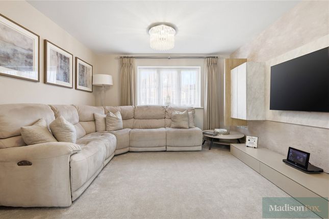 13, Chalkhill Close, Chigwell photo 2