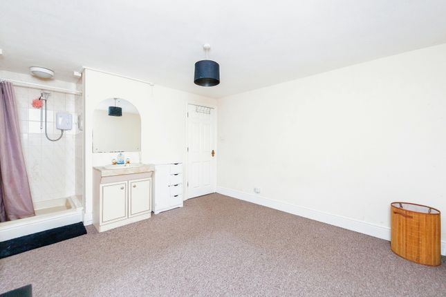 Flat for sale in Roselands Court, Chester Road, Lavister, Yr Orsedd