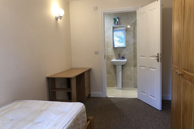 Room 1: 5,, Moore Close, Cambridge photo 2