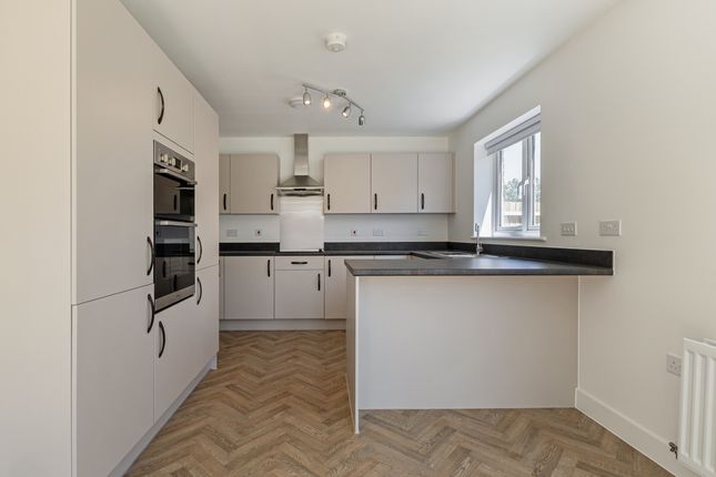 Leaf Living at The Burrows, Paddock Wood, Tonbridge, TN12, Tonbridge photo 4