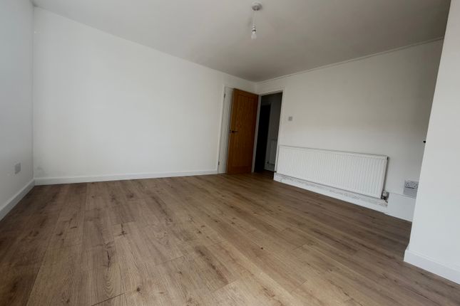 77, Clydach Road, TONYPANDY photo 5